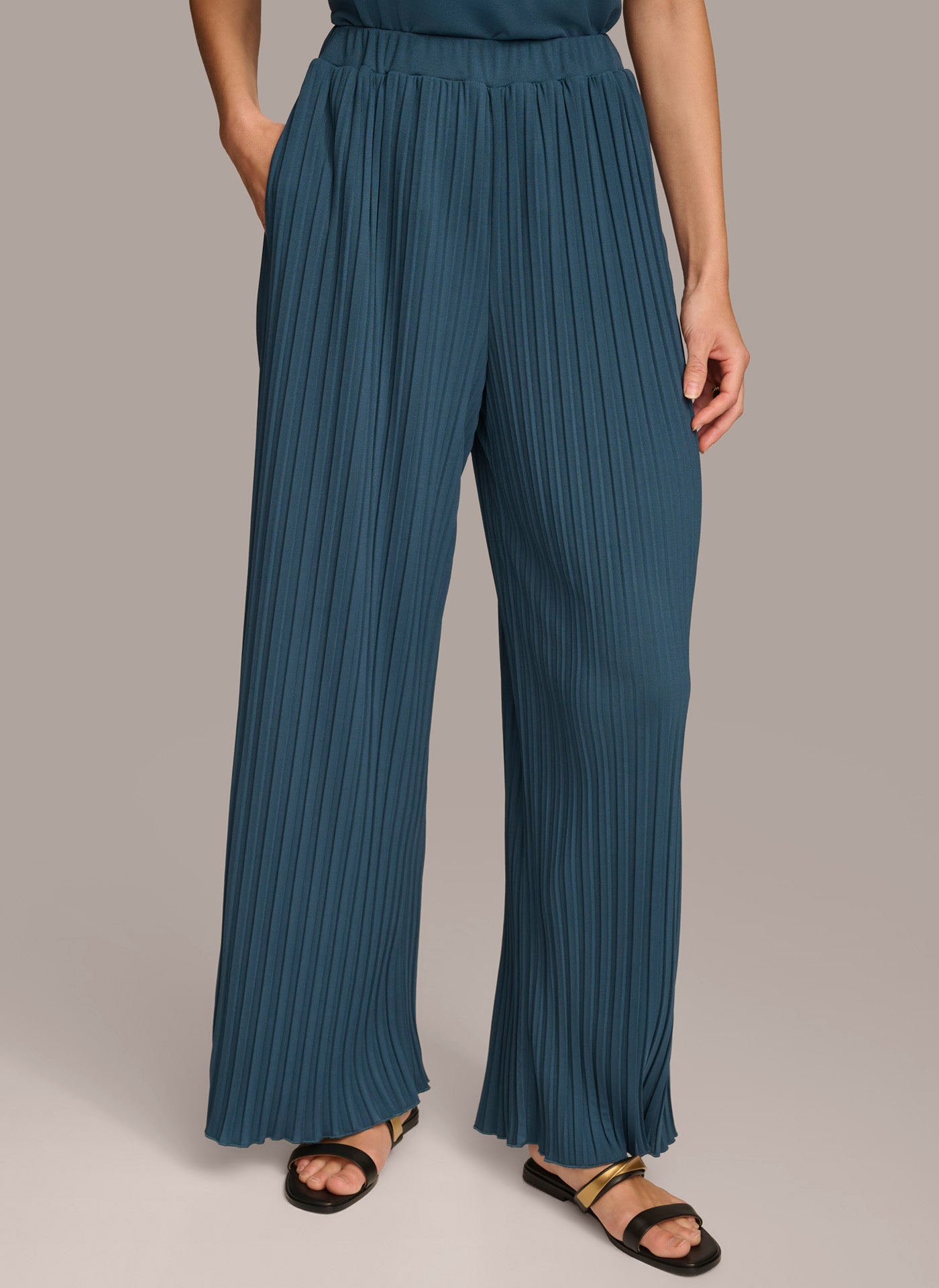 (image for) INTERESTING PULL ON PANT